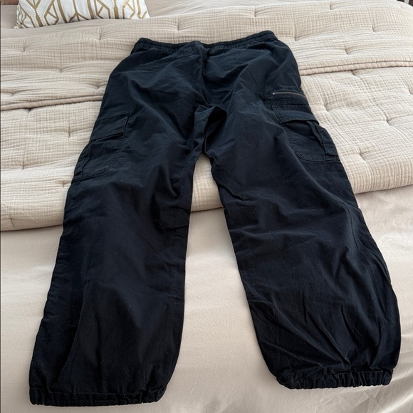 Hollister Women’s Dark Parachute Pants - Picture 3 of 3